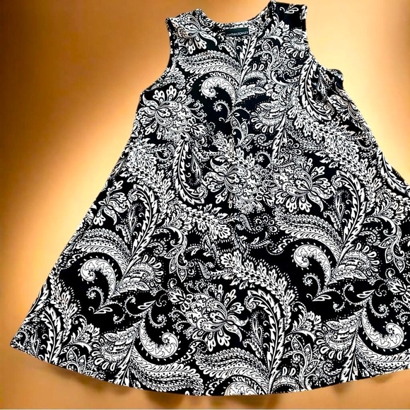 Stylish Cynthia Rowley Dress-Size M, Add a Touch of Sophistication to Your Look! - Picture 1 of 11